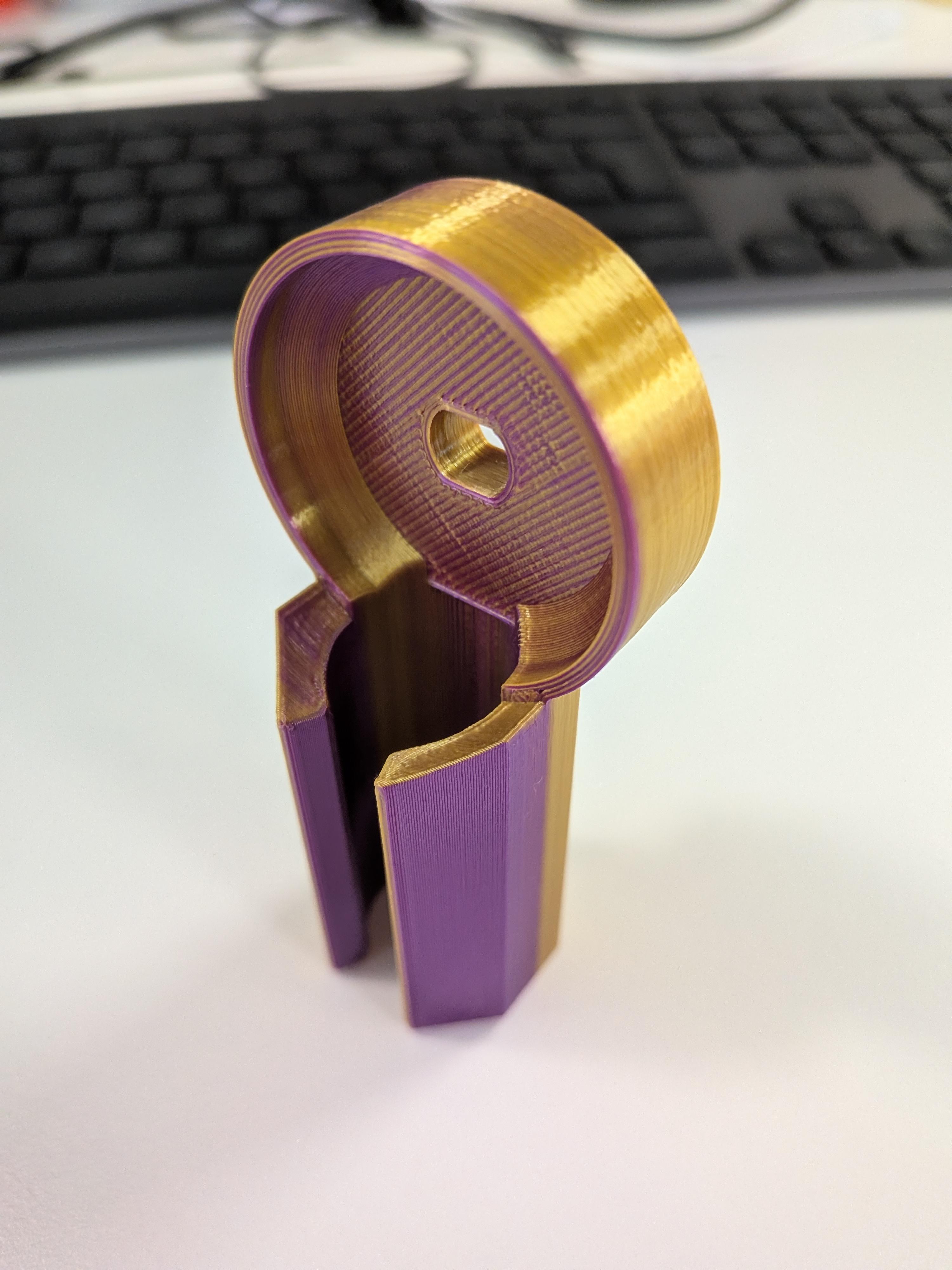 Gl&aelig;der mig til at se, om denne 3D printede reservedel til vores IKEA lampe holder til mosten. Den oprindelige del er lavet af silumin, som er fuldst&aelig;ndig umulig at lime, og IKEA s&aelig;lger ikke delene separat.