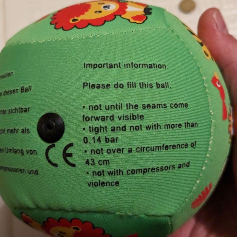 Husk at denne bold skal fyldes med luft, og ikke med vold.

#DanskerTrut